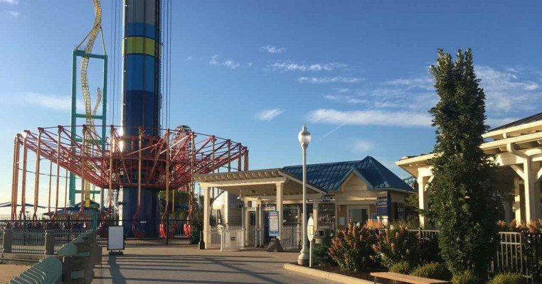 Cedar Point Hotel Breakers Tips - Beach Entrance