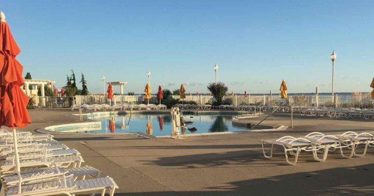 Cedar Point Hotel Breakers Tips - Pool