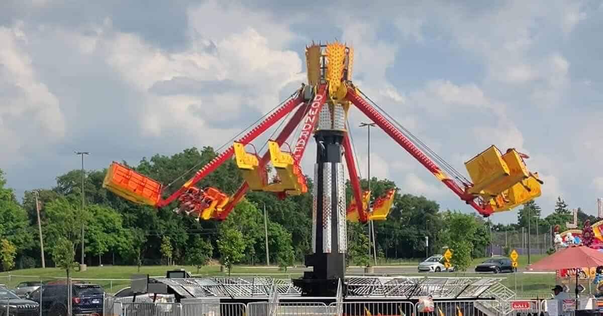 Ann Arbor Jaycees Carnival - Downdraft ride in motion