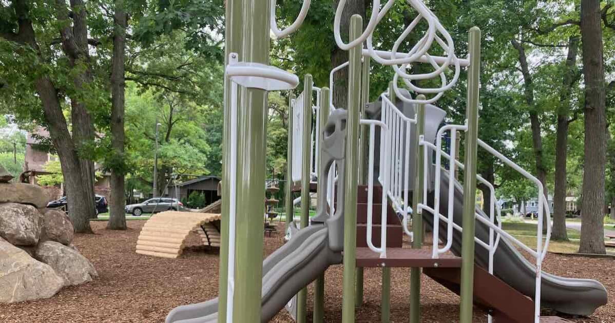 Allmendinger Park - New structure with monkey bars and slides