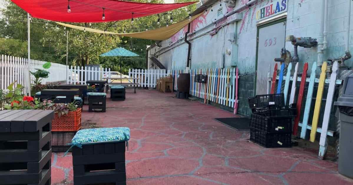 Chelas - Outdoor Patio
